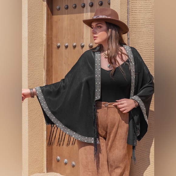 Plus Size Geometric Open Front Fringe Hem Cardigan - Picture 5 of 6